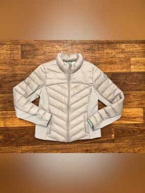 Hollister Light Gray Women's Quilted Puffer Jacket